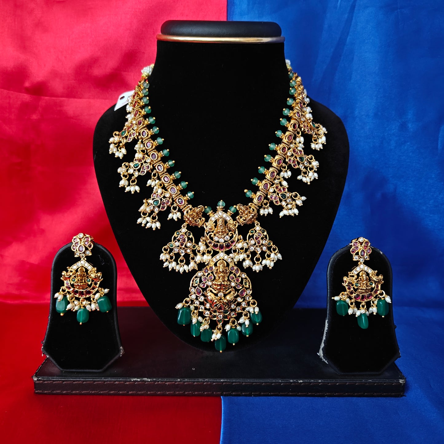 Beautiful Jadau Kundan Short Necklace With Laxmi Idol