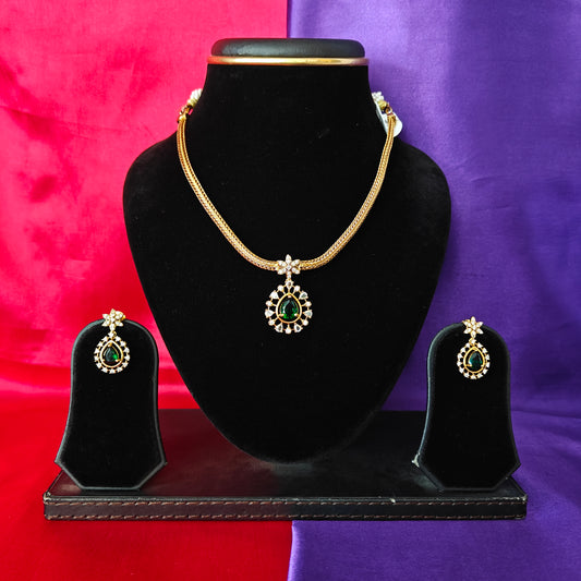 Beautiful Simple Non Necklace In Green Stone