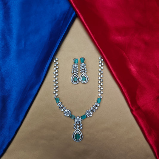 Elegant Silver Short Necklace In Pista Green Stone