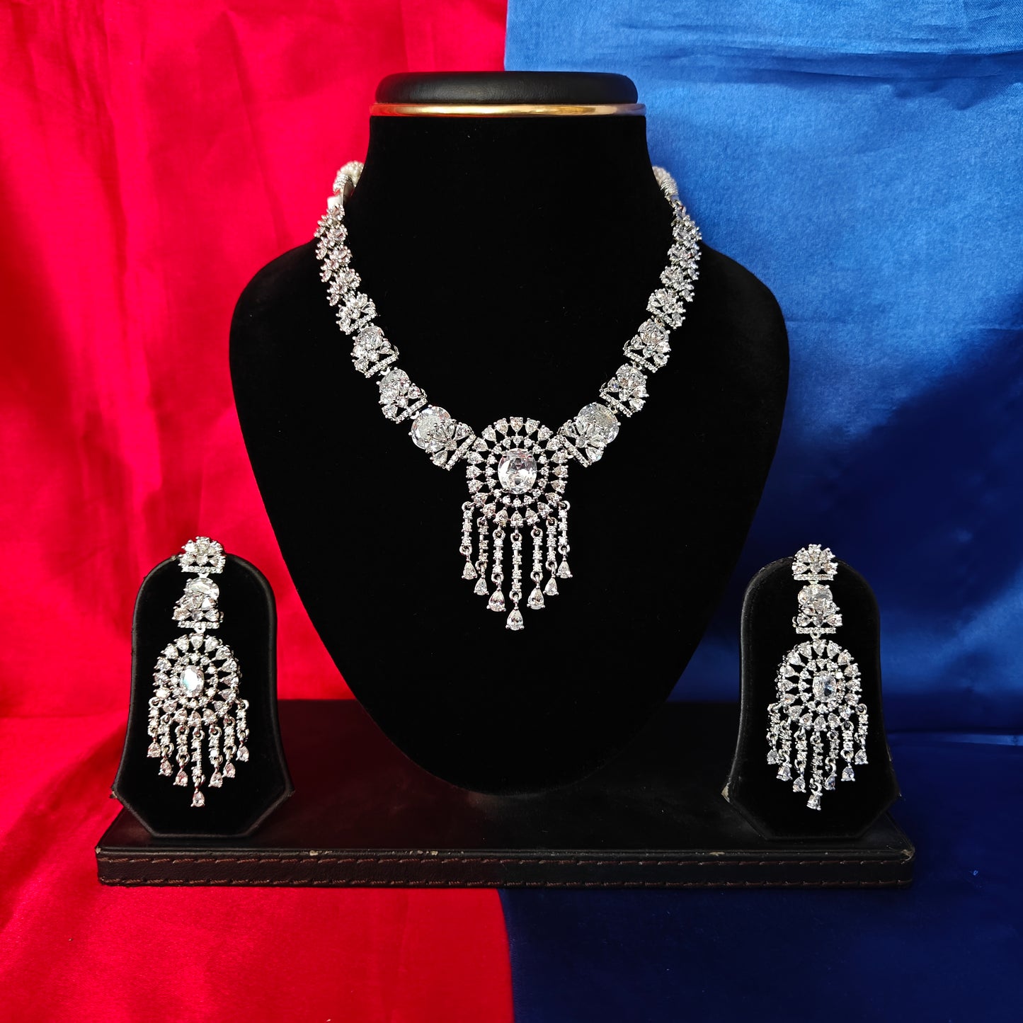 Elegant Silver Short Necklace