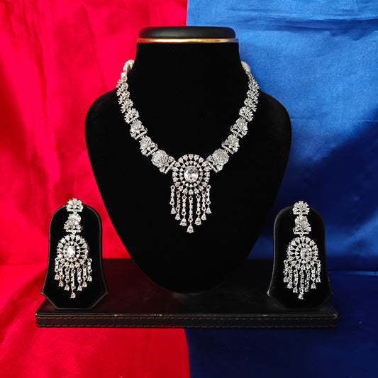 Elegant Silver Short Necklace