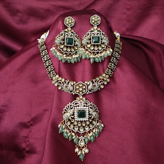Elegant Victorian Short Necklace