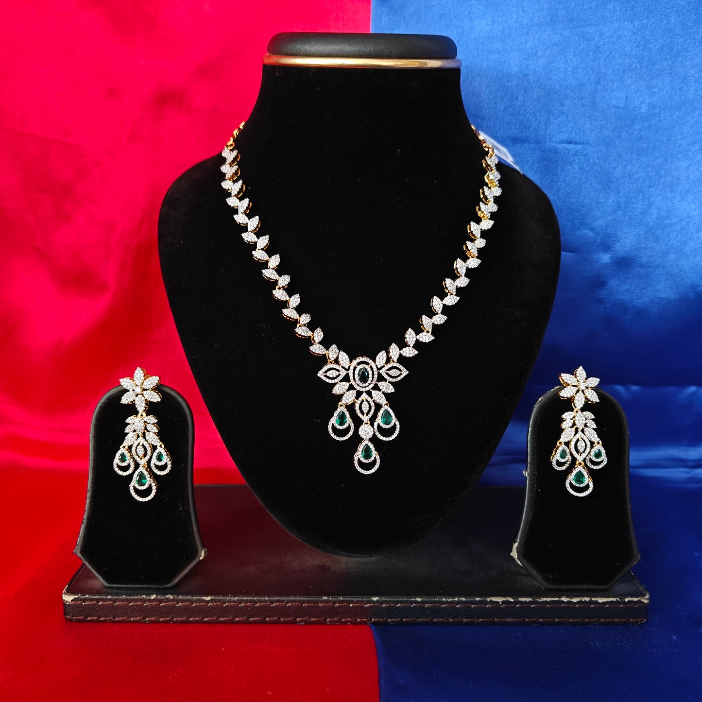 Beautiful GJ Short Necklace In Green Stone