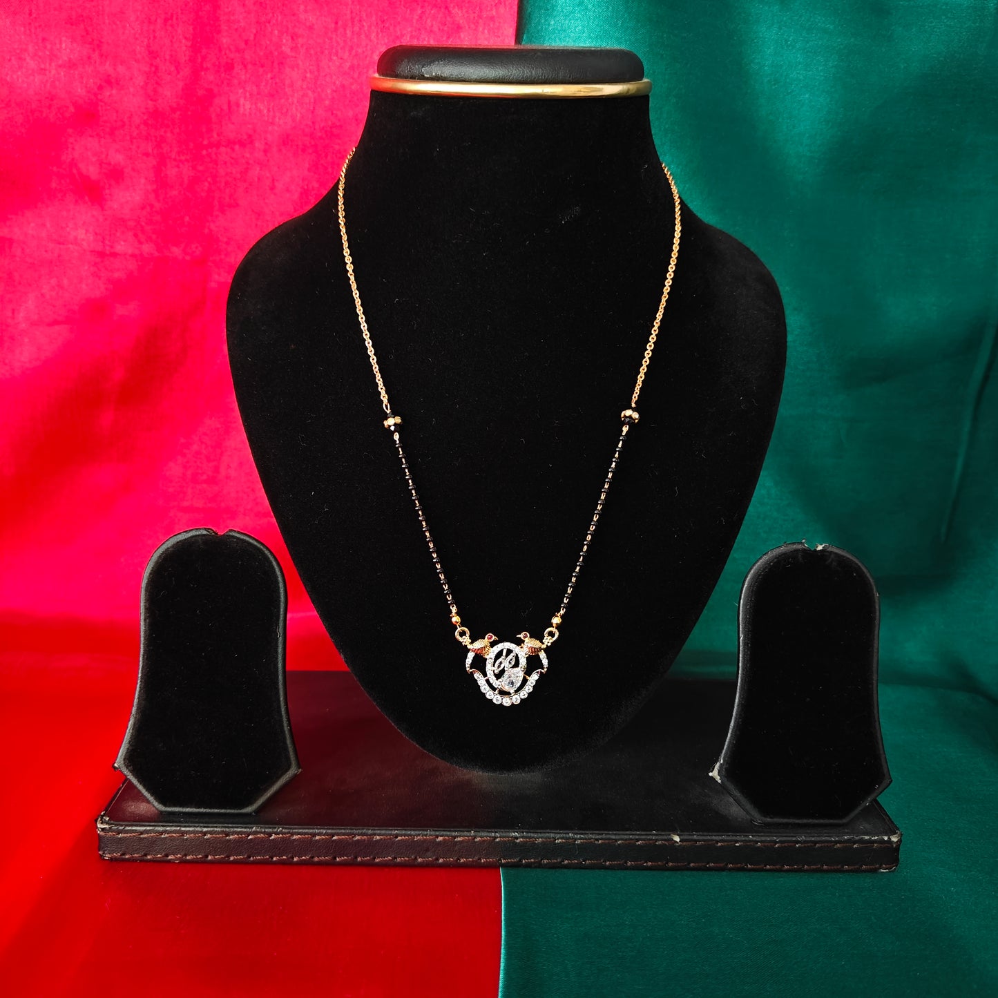 Beautiful Simple Black Beads Short In White Stone