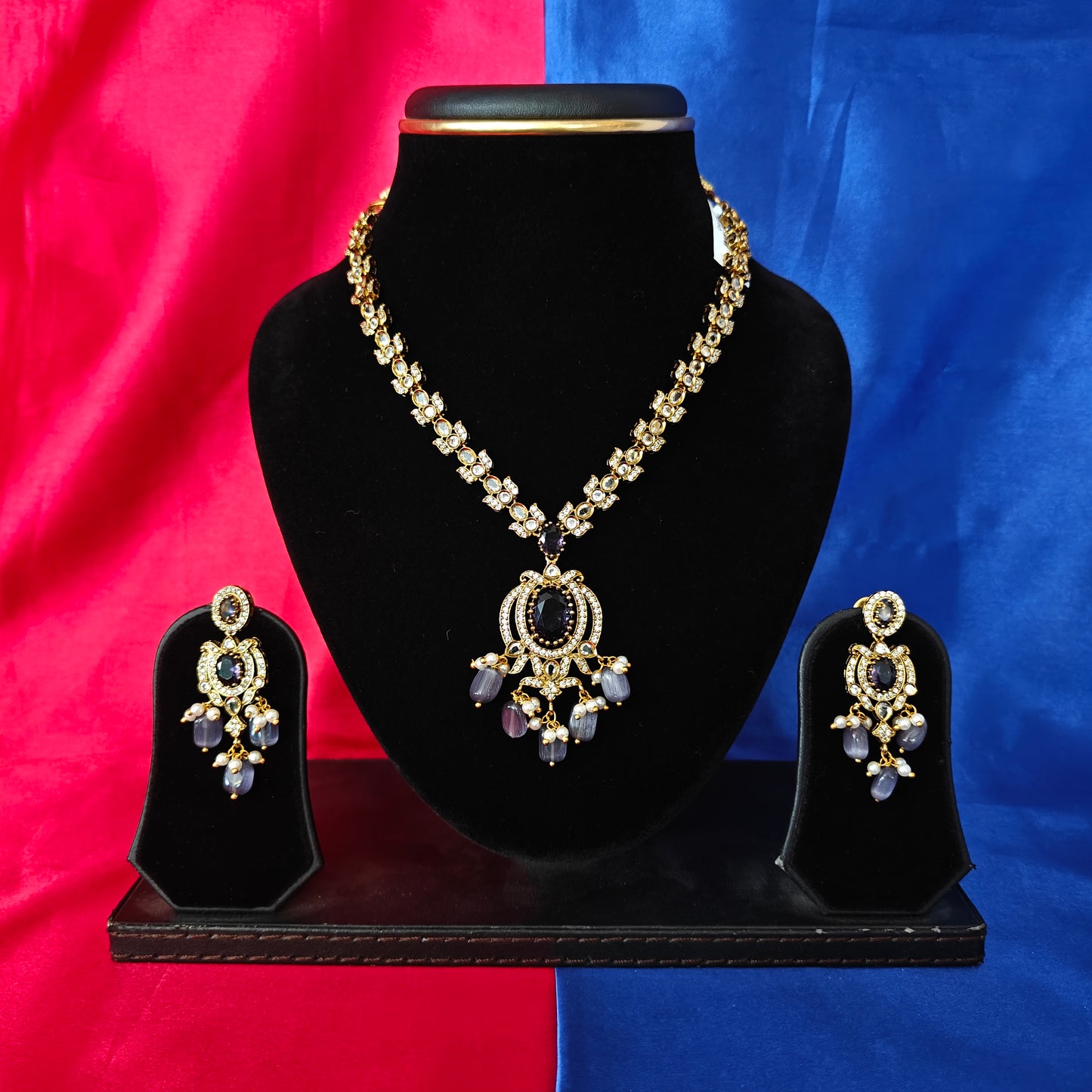 Elegant Victorian Short Necklace In Purple Beads