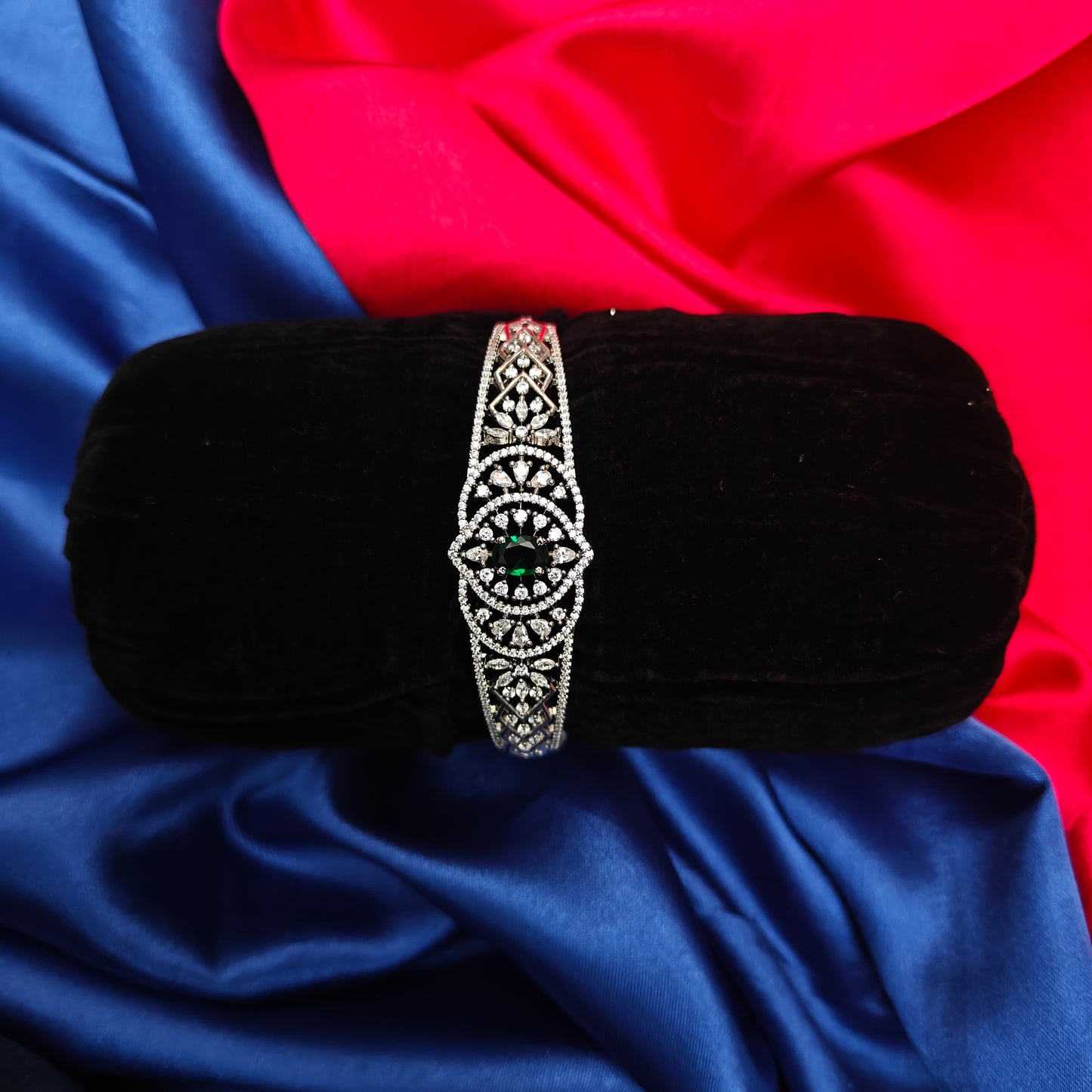 Beautiful Silver Bracelet In Green Stone